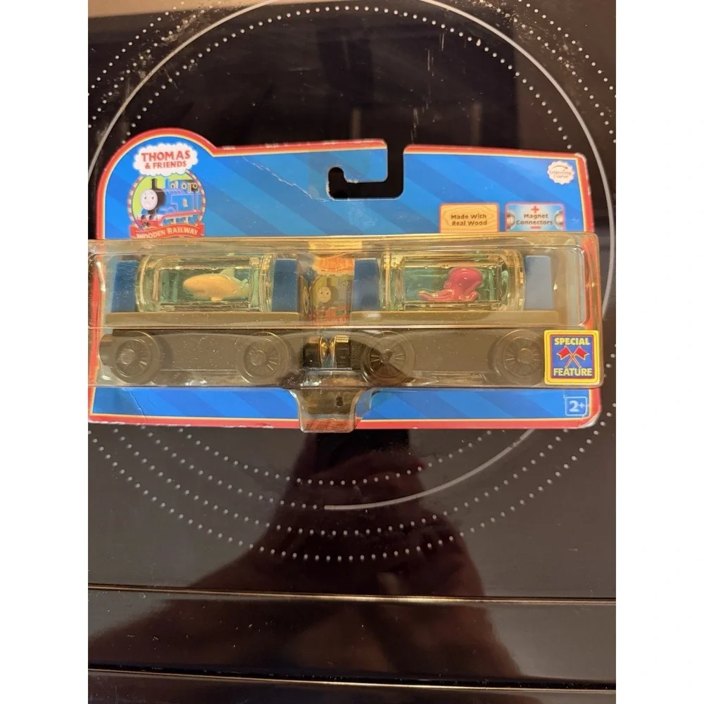 THOMAS & FRIENDS WOODEN RAILWAY ~ AQUARIUM CARS ~ ABSOLUTELY MINT ~ 2006 RARE!